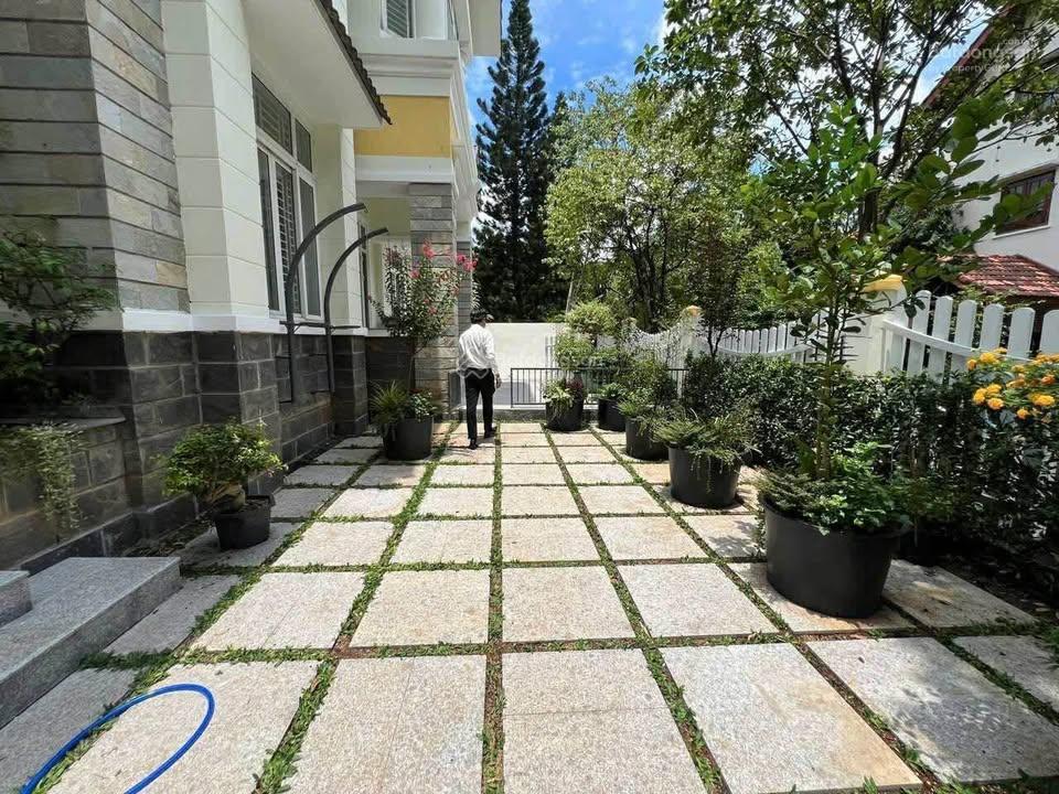 Villa compound nguyễn văn hưởng, thảo điền, 450m2, giá 104 triệu, trệt, 2 lầu, 4pn, hồ bơi sân vườn