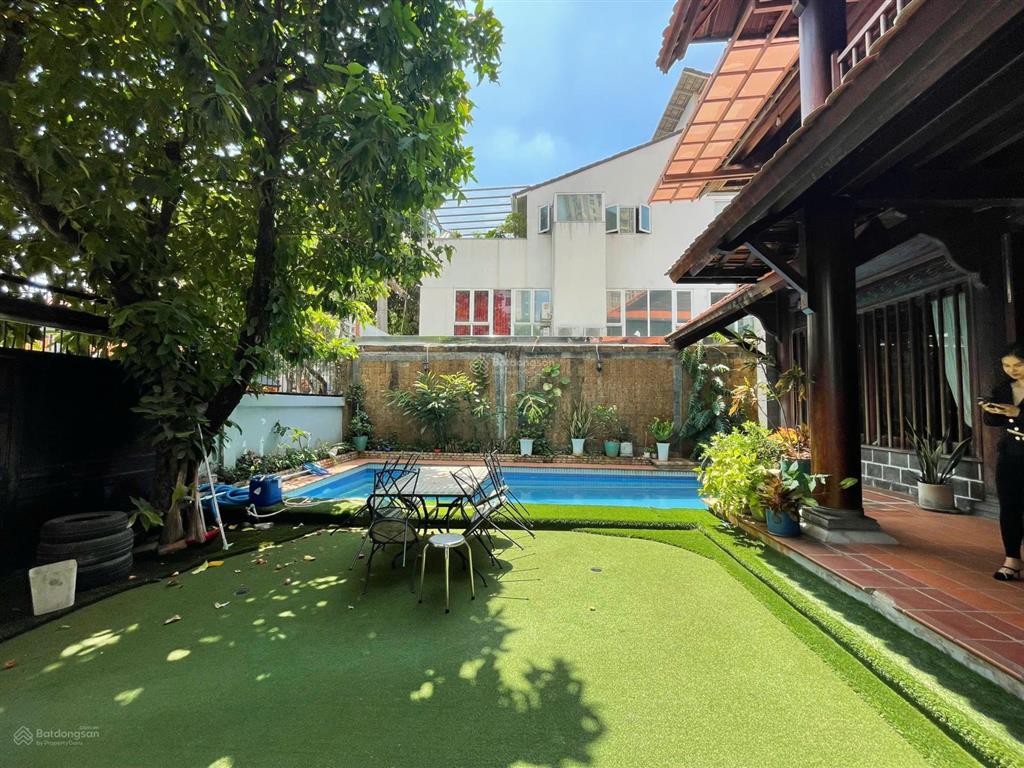 Cho thuê villa nguyễn văn hưởng, thảo điền, 20x20m, giá 3500usd  trệt + 1 lầu, pn, full nội thất