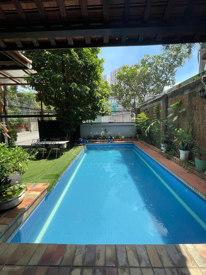 Cho thuê villa nguyễn văn hưởng, thảo điền, 20x20m, giá 3500usd  trệt + 1 lầu, pn, full nội thất