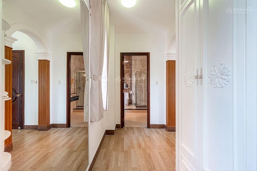 Cho thuê villa góc 2 mặt tiền thảo điền hồ bơi, hầm xe