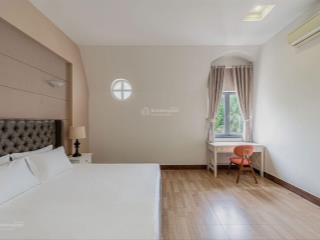 Cho thuê villa góc 2 mặt tiền thảo điền hồ bơi, hầm xe