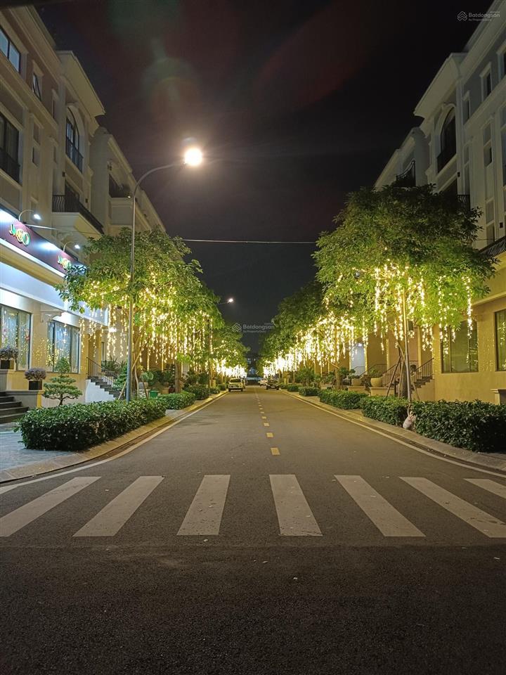 Giảm sâu cuối năm từ 33 tỷ còn 27,9 tỷ. view triệu usd công viên nhạc nước ở vạn phúc city