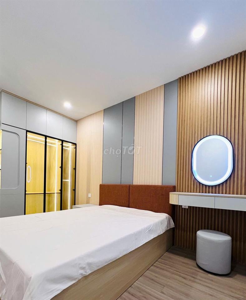 Bán lỗ 2PN Sky View 80m2, Giá 2ty350
