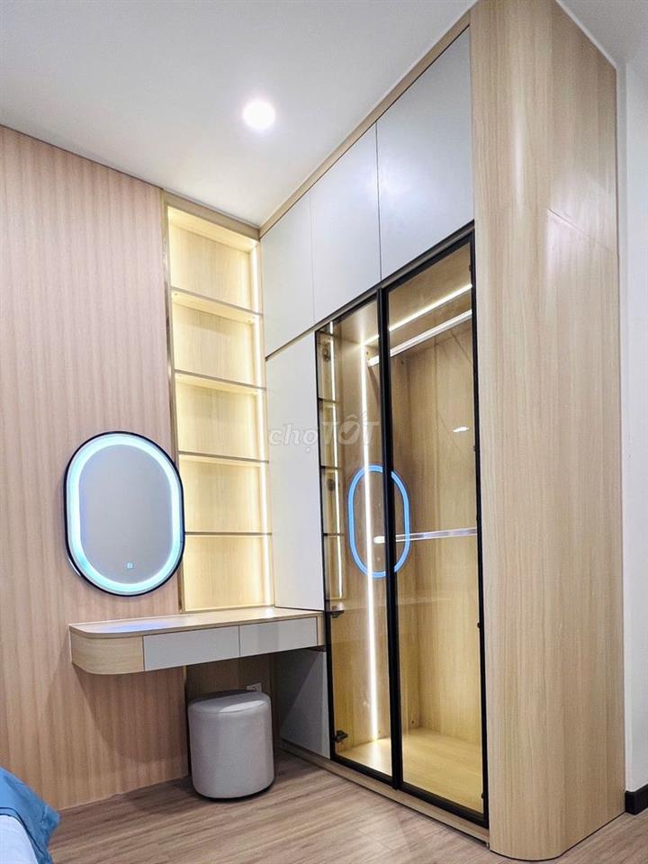 Bán lỗ 2PN Sky View 80m2, Giá 2ty350
