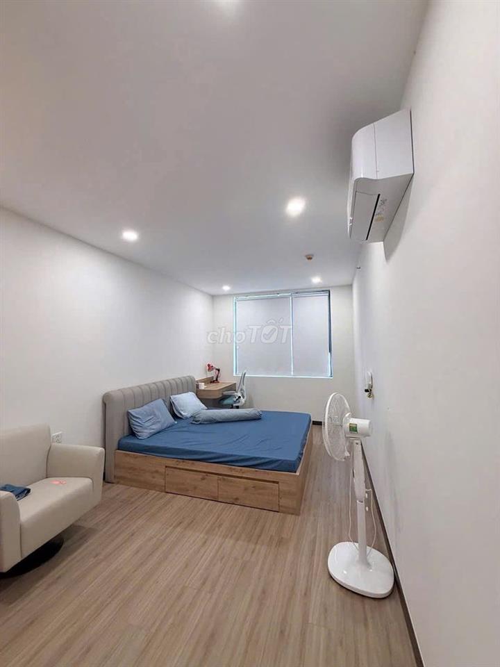 Chủ ngộp bank , bán gấp 2PN 80m2 giá chỉ 2tỷ005