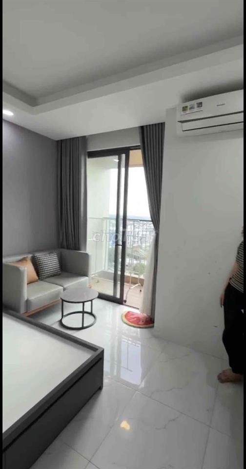 Thuê Studio tách phòng, có máy lạnh, sofa, giường, tủ, bếp, bàn ăn
