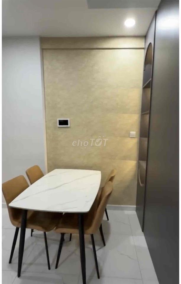 Thuê Studio tách phòng, có máy lạnh, sofa, giường, tủ, bếp, bàn ăn