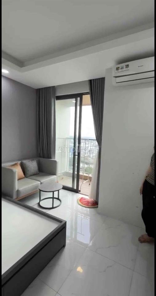 Thuê Studio tách phòng, có máy lạnh, sofa, giường, tủ, bếp, bàn ăn