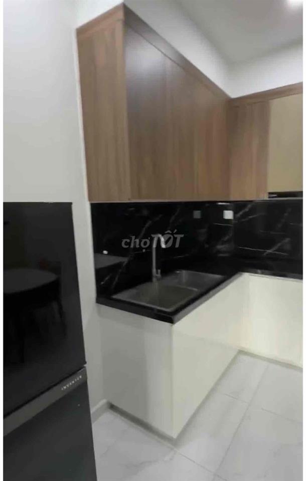 Thuê Studio tách phòng, có máy lạnh, sofa, giường, tủ, bếp, bàn ăn