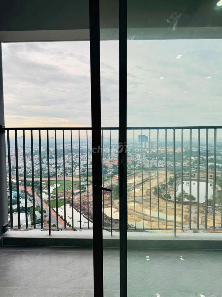 2PN A&T view Hồ Gươm Xanh, nhà trống có rèm, giá thuê 5tr7 