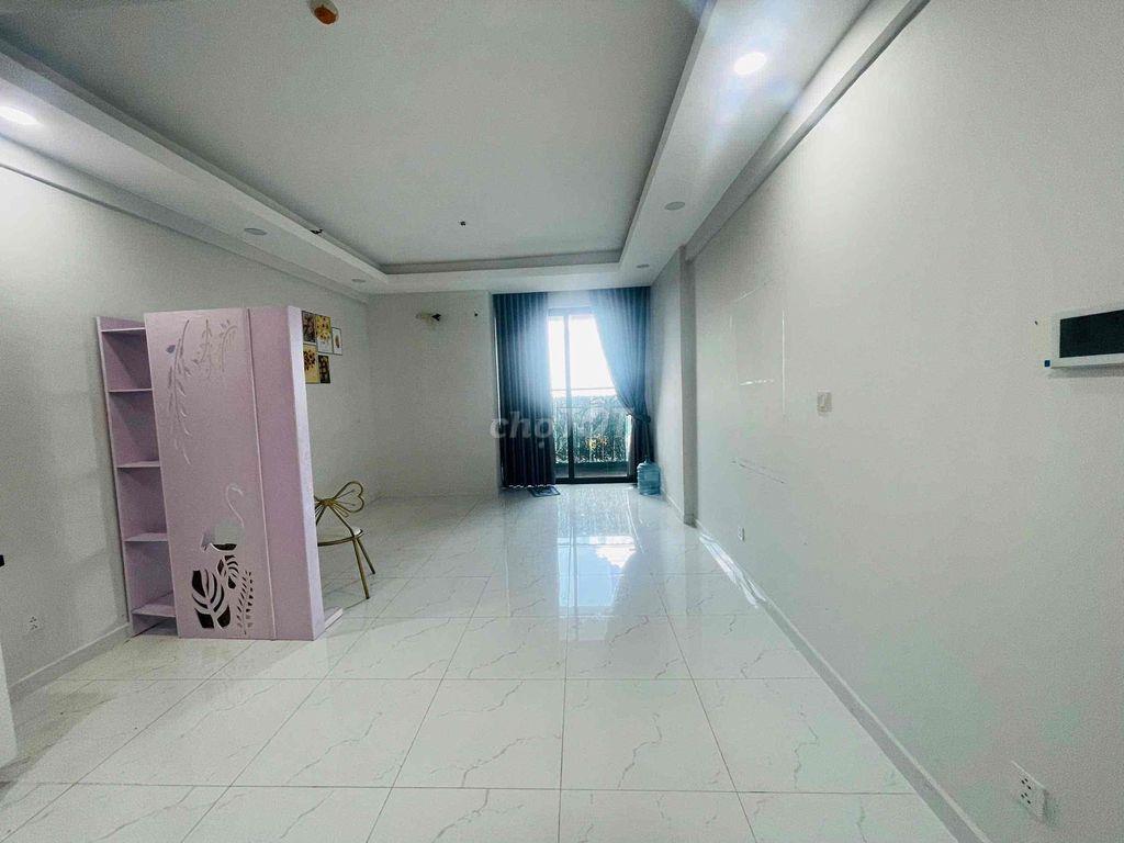 HÀNG KÍN - Studio block B | giá 4,5Tr | Nhà trống có rèm, giàn phơi
