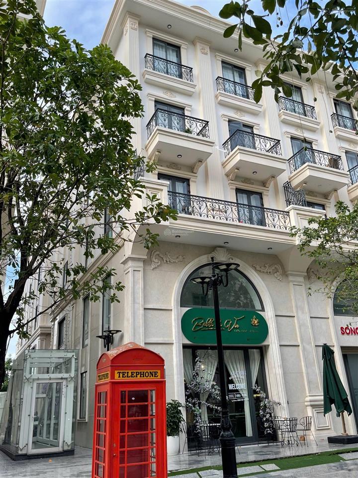 Cần bán gấp shophouse mặt tiền royal khu đô thị xanh vạn phúc quốc lộ 13 đắc địa giá rẻ, hot!