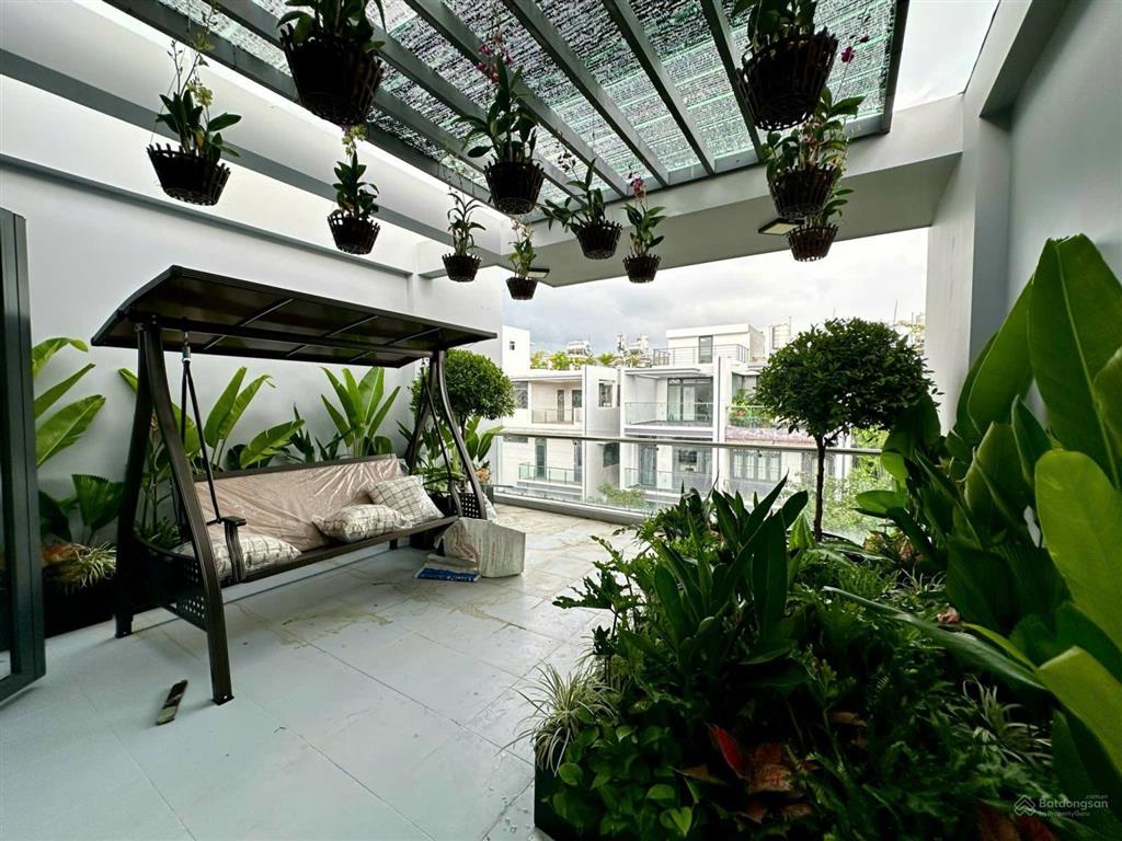 Bán gấp nhà phố ngang 6m 5 tầng hoàn thiện cao cấp khu đô thị xanh vạn phúc city giá rẻ shr, hot!