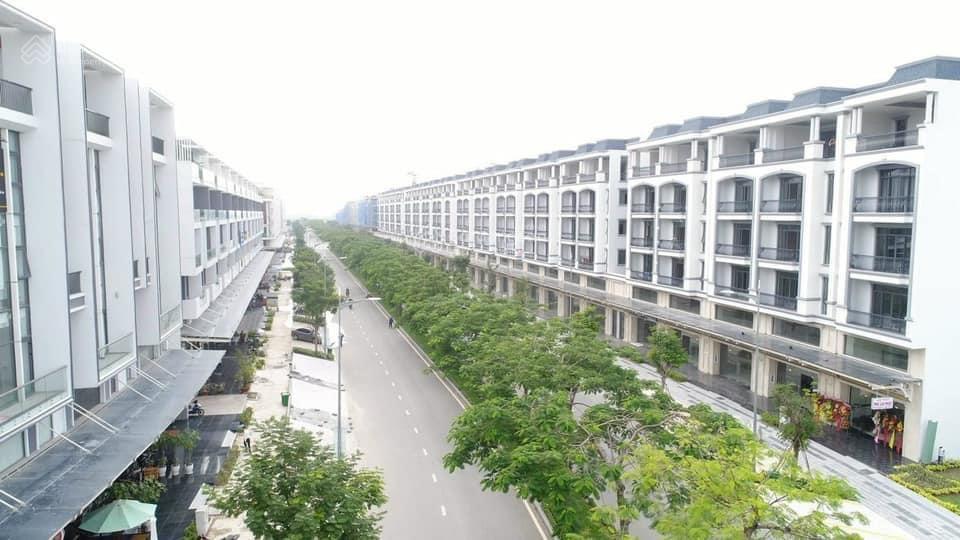 Cần bán gấp shophouse 7 *20 phố royal kđt vạn phúc city mặt tiền lớn giá tốt, shr. hot hot hot!