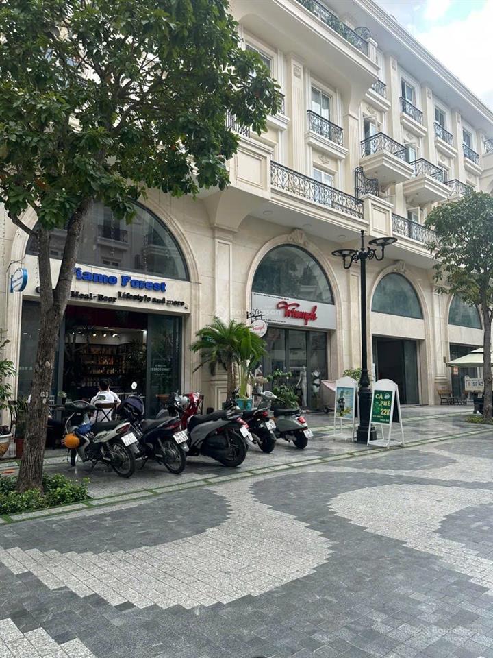 Cần bán gấp shophouse 7 *20 phố royal kđt vạn phúc city mặt tiền lớn giá tốt, shr. hot hot hot!