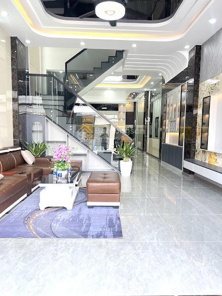 Bán nhà 1 trệt 2 lầu cực đẹp gần chợ và nhà thờ dĩ an