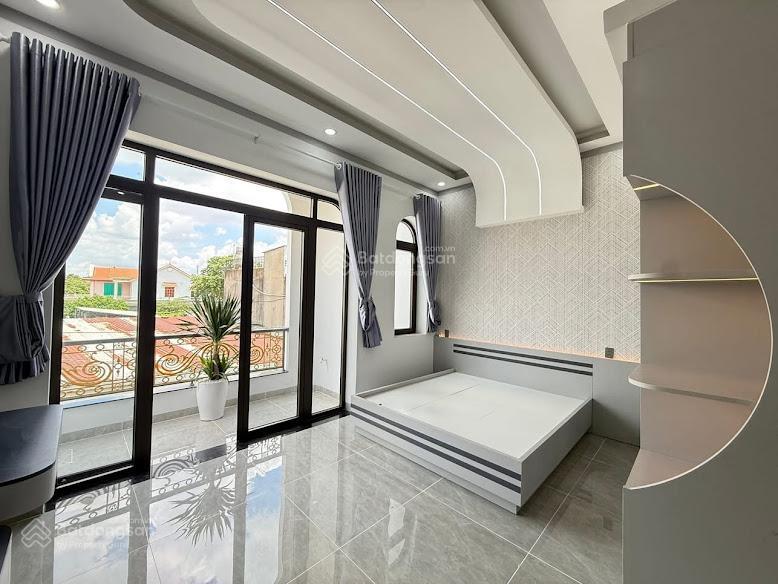 Bán nhà 1 trệt 2 lầu cực đẹp gần chợ và nhà thờ dĩ an