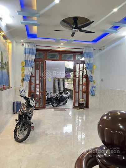 Nhà mặt tiền đường 2 lầu 1 trệt và nhà cấp 4 gác lửng đường 11 linh xuân