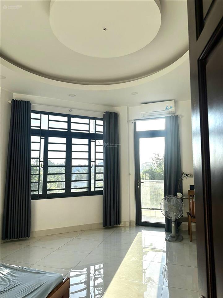 Cho thuê nhà mặt tiền gần trường thcs linh đông, linh đông, thủ đức. sân xe hơi, nội thất cơ bản.