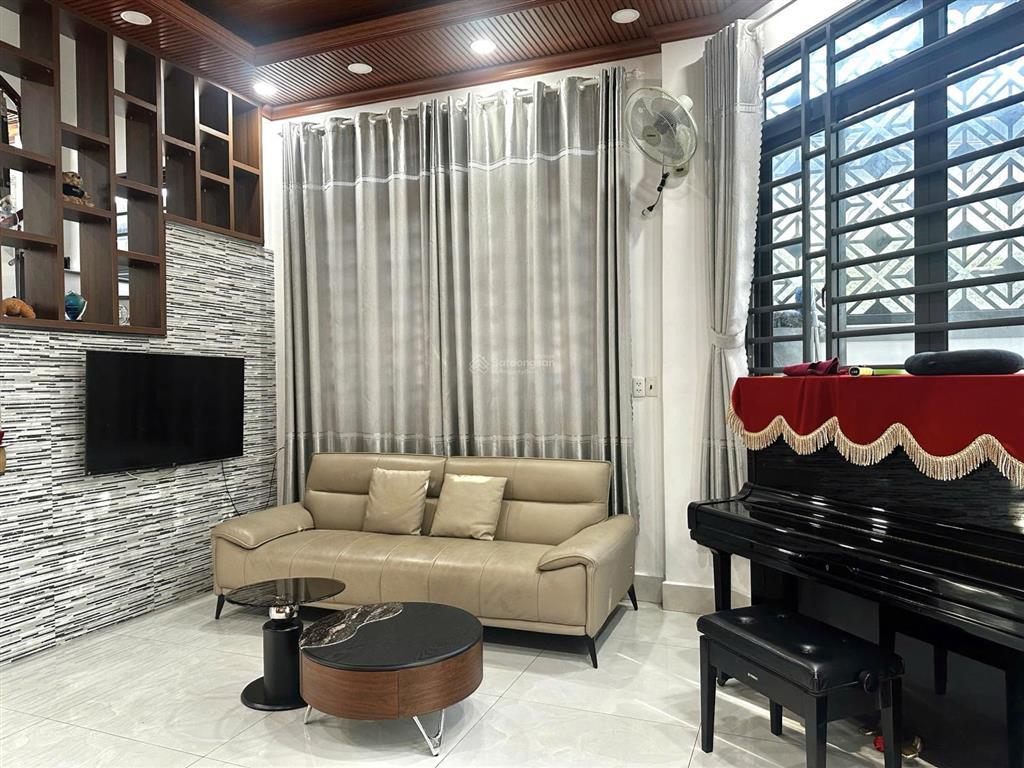 Cho thuê nhà mặt tiền gần trường thcs linh đông, linh đông, thủ đức. sân xe hơi, nội thất cơ bản.