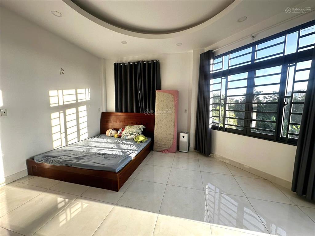 Cho thuê nhà mặt tiền gần trường thcs linh đông, linh đông, thủ đức. sân xe hơi, nội thất cơ bản.