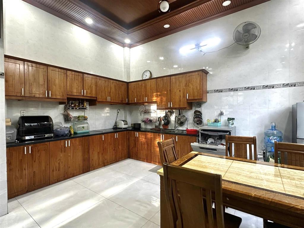 Cho thuê nhà mặt tiền gần trường thcs linh đông, linh đông, thủ đức. sân xe hơi, nội thất cơ bản.