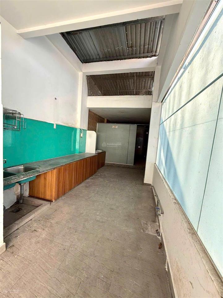 Cho thuê nhà/kho/xưởng đường số 8, linh xuân, thủ đức, dt 10x32m, diện tích rộng rãi dễ set up.