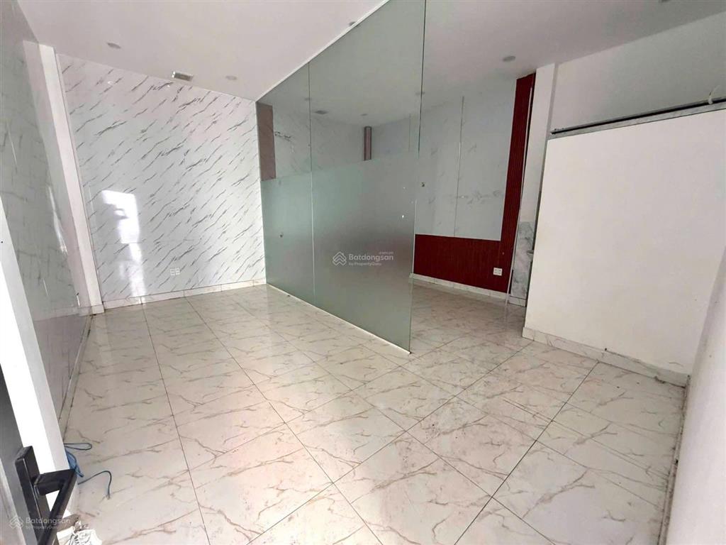 Cho thuê nhà/kho/xưởng đường số 8, linh xuân, thủ đức, dt 10x32m, diện tích rộng rãi dễ set up.
