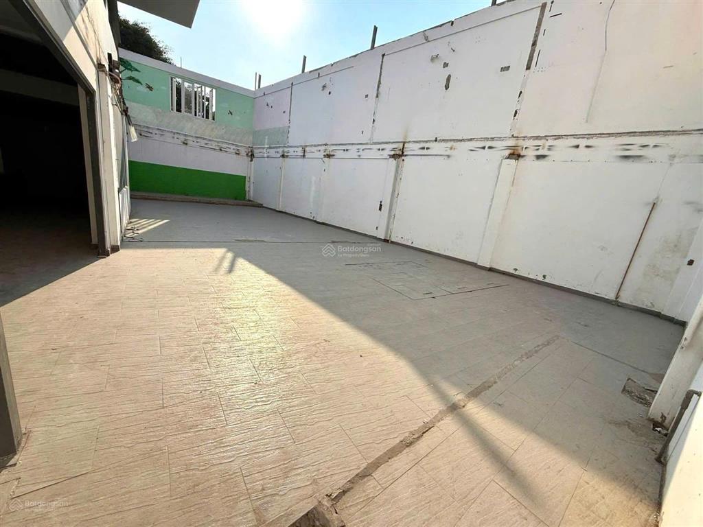 Cho thuê nhà/kho/xưởng đường số 8, linh xuân, thủ đức, dt 10x32m, diện tích rộng rãi dễ set up.