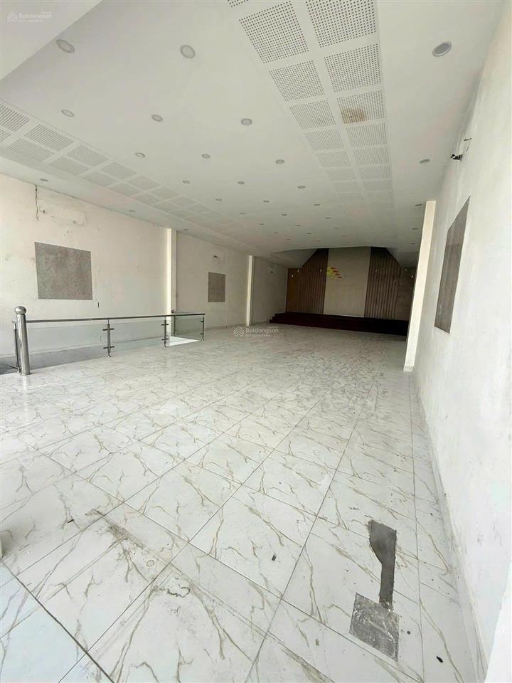 Cho thuê nhà/kho/xưởng đường số 8, linh xuân, thủ đức, dt 10x32m, diện tích rộng rãi dễ set up.