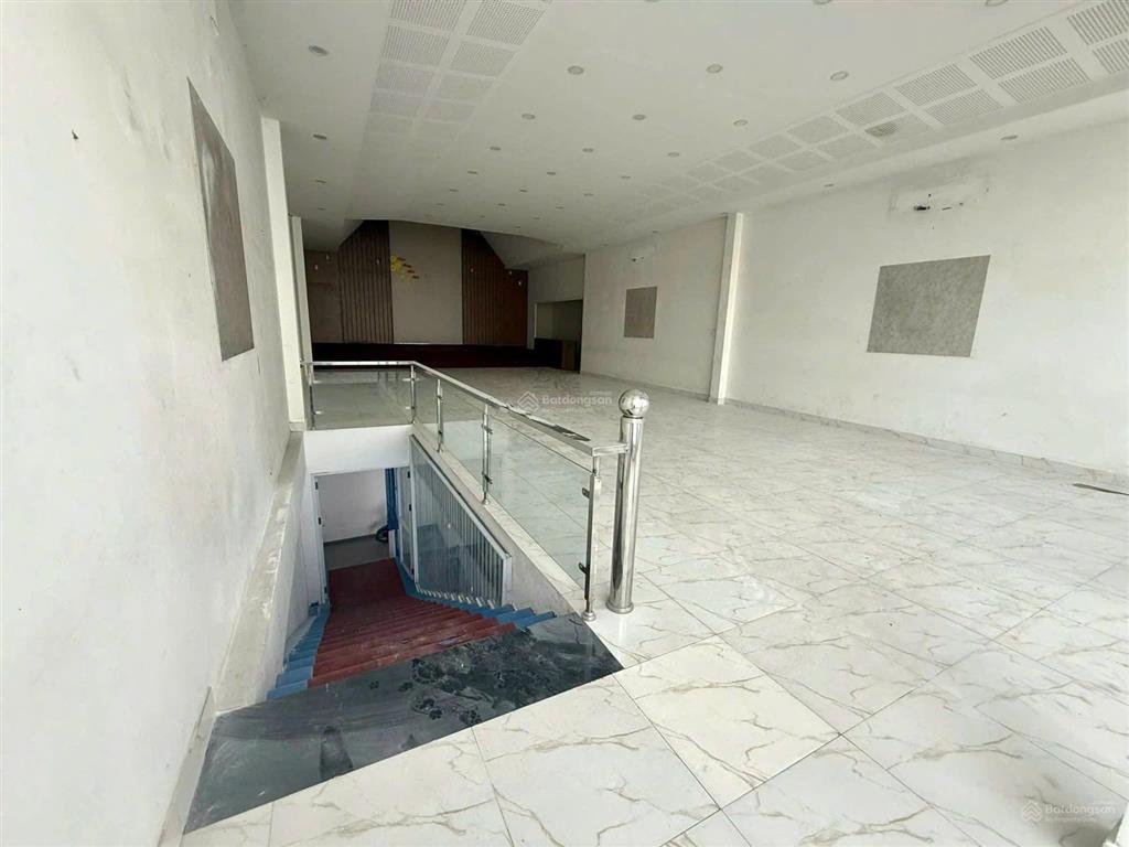 Cho thuê nhà/kho/xưởng đường số 8, linh xuân, thủ đức, dt 10x32m, diện tích rộng rãi dễ set up.