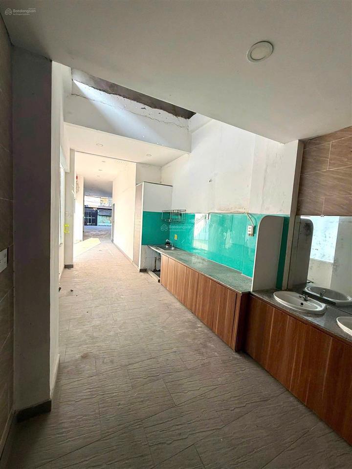Cho thuê nhà/kho/xưởng đường số 8, linh xuân, thủ đức, dt 10x32m, diện tích rộng rãi dễ set up.