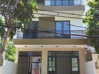 Cho thuê nhà mặt tiền gần trường cđ công thương, phước long b, quận 9, mới xây, vị trí đẹp.
