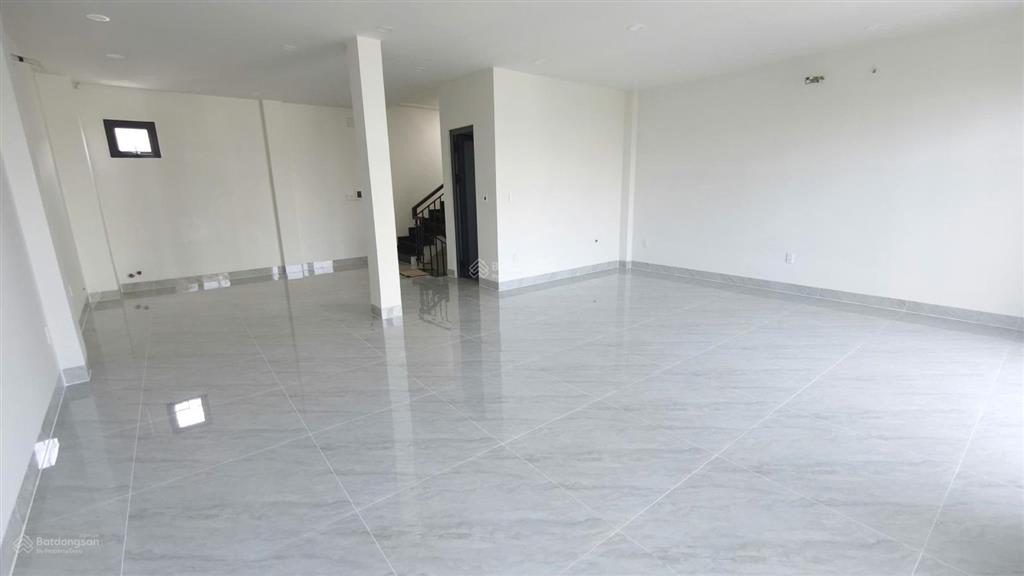 Cho thuê nhà mặt tiền gần trường cđ công thương, phước long b, quận 9, mới xây, vị trí đẹp.