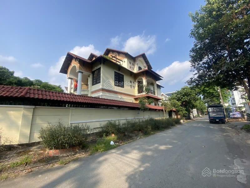 Chính chủ bán lô đất 220 m2 đường 15 hiệp bình chánh, giá 18 tỷ thương lượng.  0917 288 ***