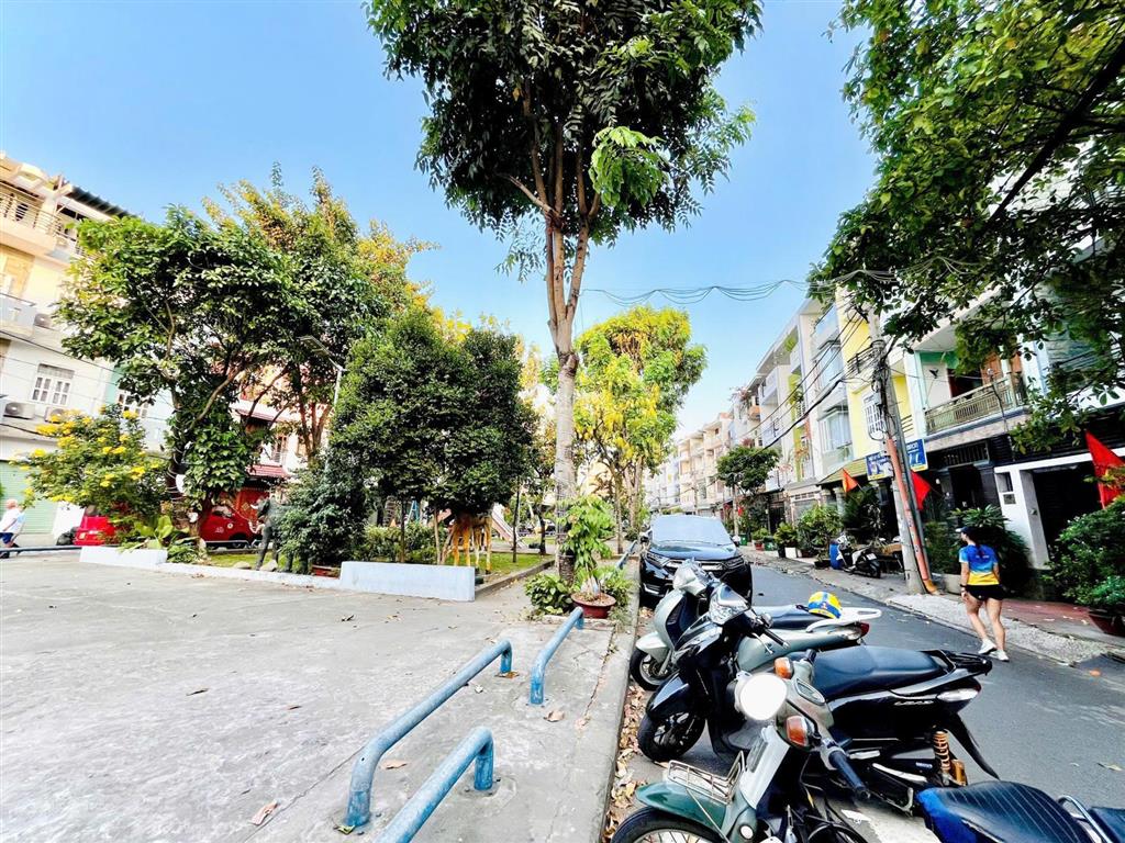 Bán đất đẹp đường 9 linh chiểu thủ đức. dt 75m2 giá 6,8 tỷ.  0917 288 ***