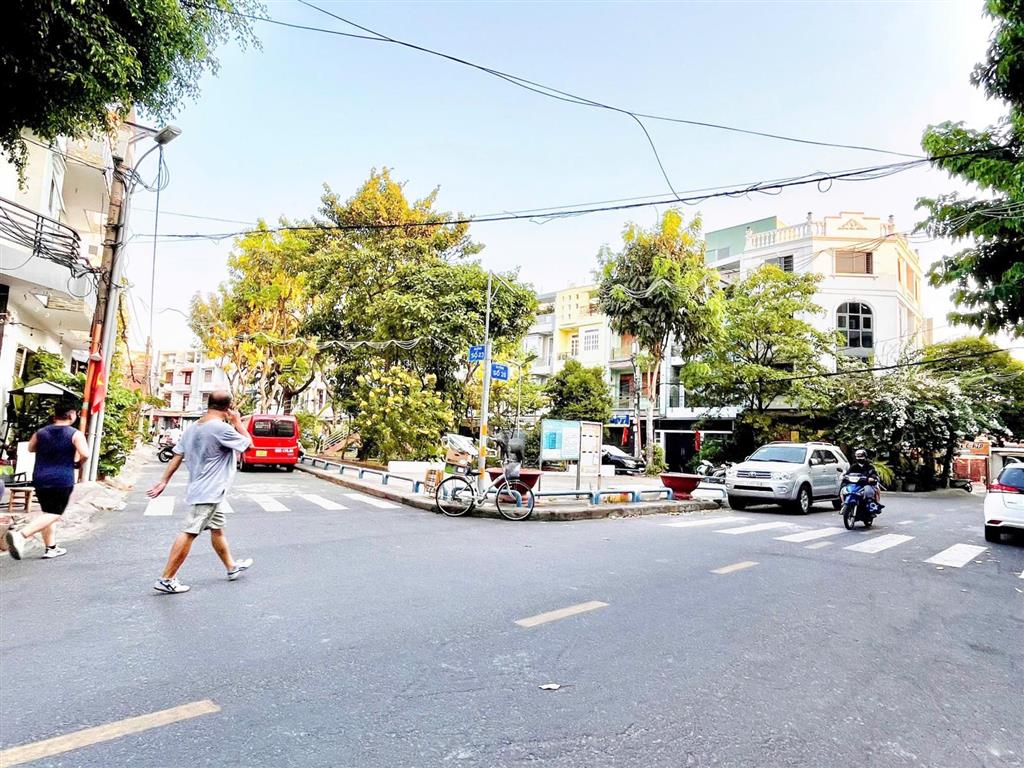 Bán đất đẹp đường 9 linh chiểu thủ đức. dt 75m2 giá 6,8 tỷ.  0917 288 ***
