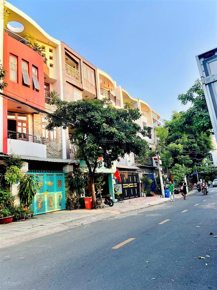 Bán đất đẹp đường 9 linh chiểu thủ đức. dt 75m2 giá 6,8 tỷ.  0917 288 ***