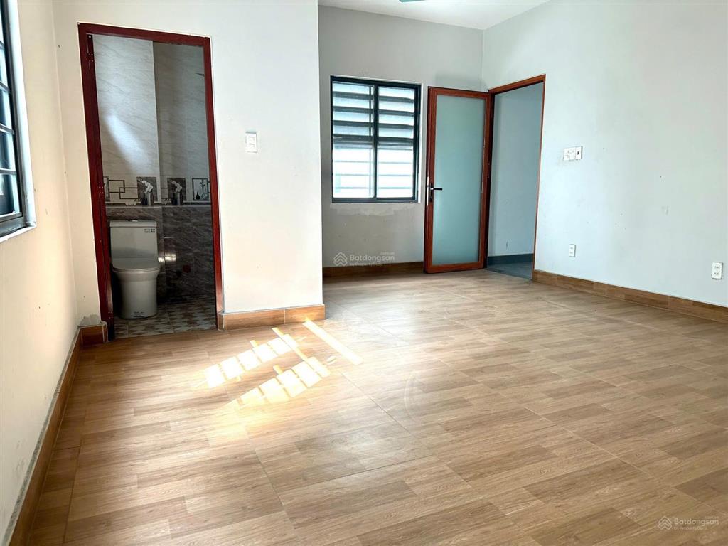 Bán nhà 4 tầng, dt đất 120m2 căn góc, vị trí kinh doanh.  0917 288 *** mr thương