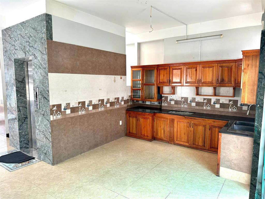 Bán nhà 4 tầng, dt đất 120m2 căn góc, vị trí kinh doanh.  0917 288 *** mr thương