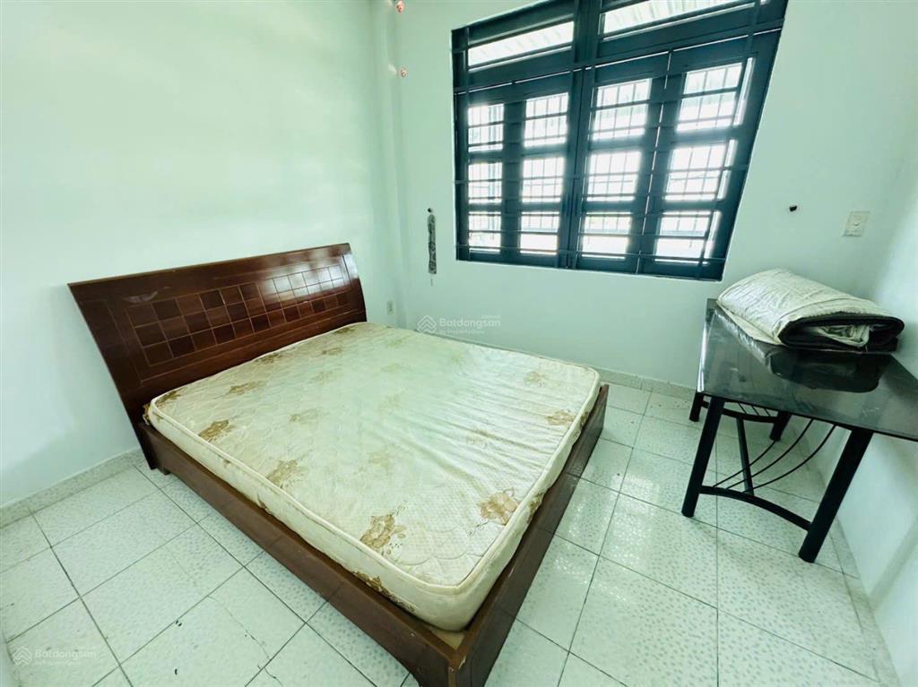 Bán nhà 1 trệt 1 lầu dt 50m2 gồm 3pn giá chỉ 2 tỷ.  0917 288 ***
