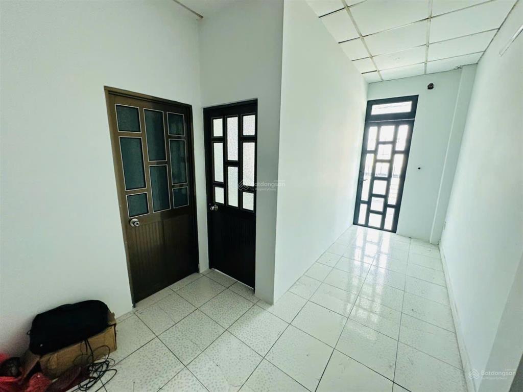 Bán nhà 1 trệt 1 lầu dt 50m2 gồm 3pn giá chỉ 2 tỷ.  0917 288 ***
