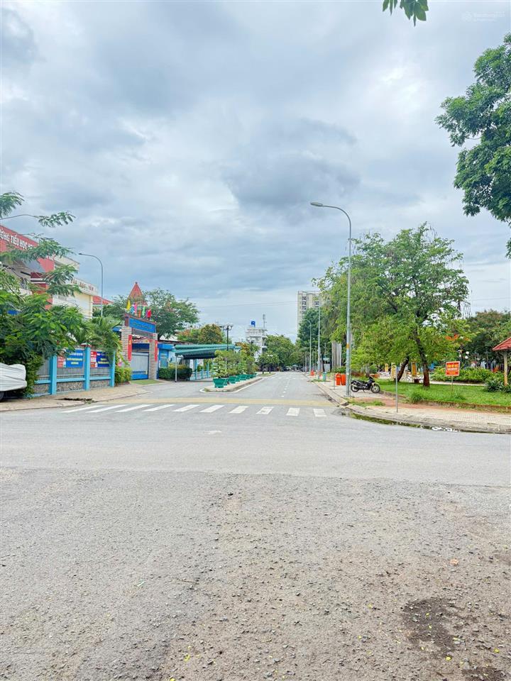 Bán đất mặt tiền rẻ bình chiểu, đường số 8, dt 180m2 ngang 7m, giá 9.9 tỷ, sổ hồng.  0917 288 ***