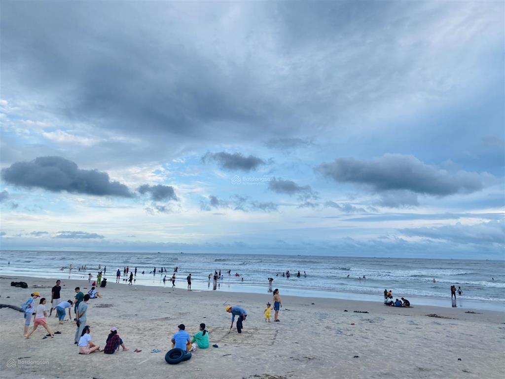 Đất ven biển lộc an, ngay cạnh trường cấp 2, mặt tiền đường kinh doanh rộng 16m, hướng đông nam