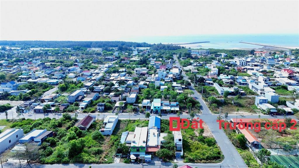 Đất ven biển lộc an, ngay cạnh trường cấp 2, mặt tiền đường kinh doanh rộng 16m, hướng đông nam