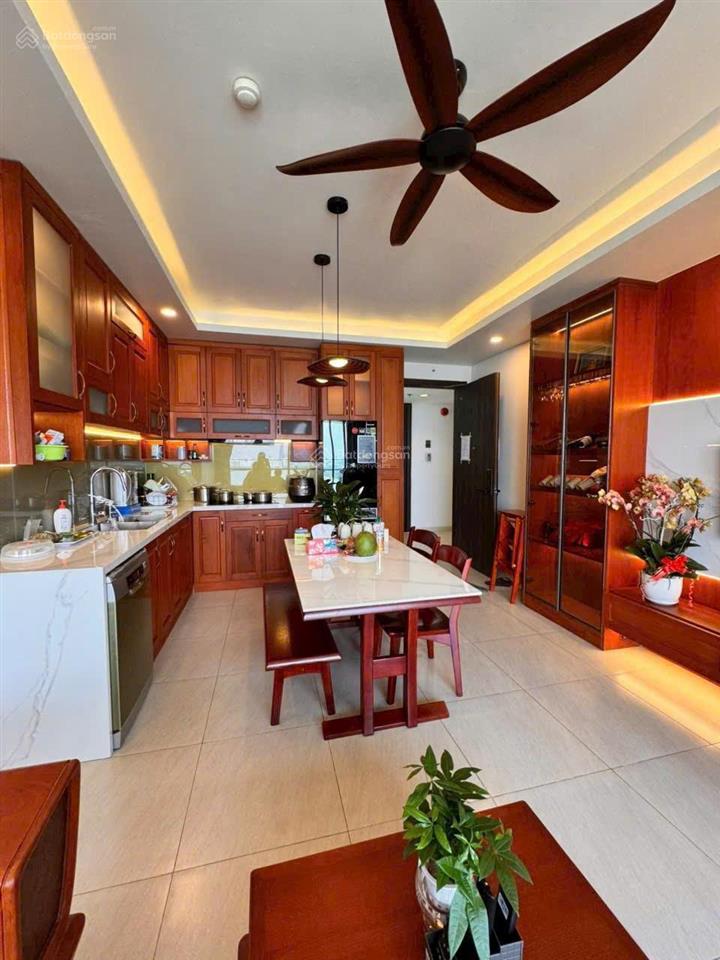 Căn góc siêu thoáng 2pn 2wc view sông sài gòn. căn a08 tầng cao. để lại full nội thất cao cấp