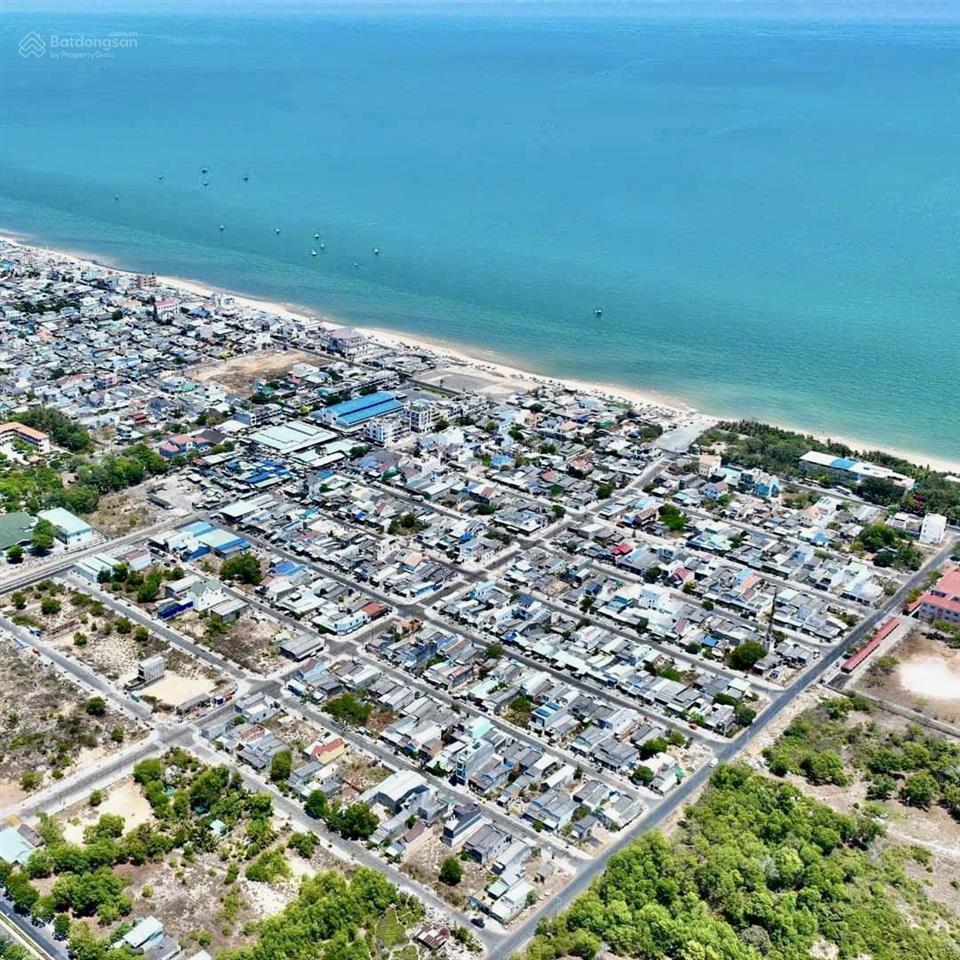 Bán đất mặt tiền đường phạm ngọc thạch, trong tái định cư phước hải. cách bãi tắm, chợ chỉ 500m