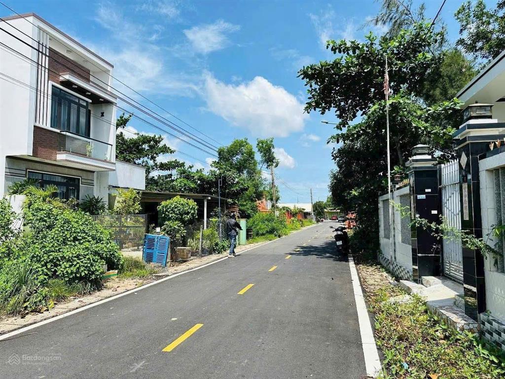 Cần tiền bán gấp 2 lô đất ven biển lộc an, cách biển 500m, mặt tiền đường nhựa, dân cư hiện hữu