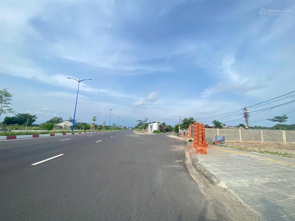 Bán gấp lô đất gần đường ven biển vũng tàubình châu (đường 42m) cách biển phước hải 5 phút