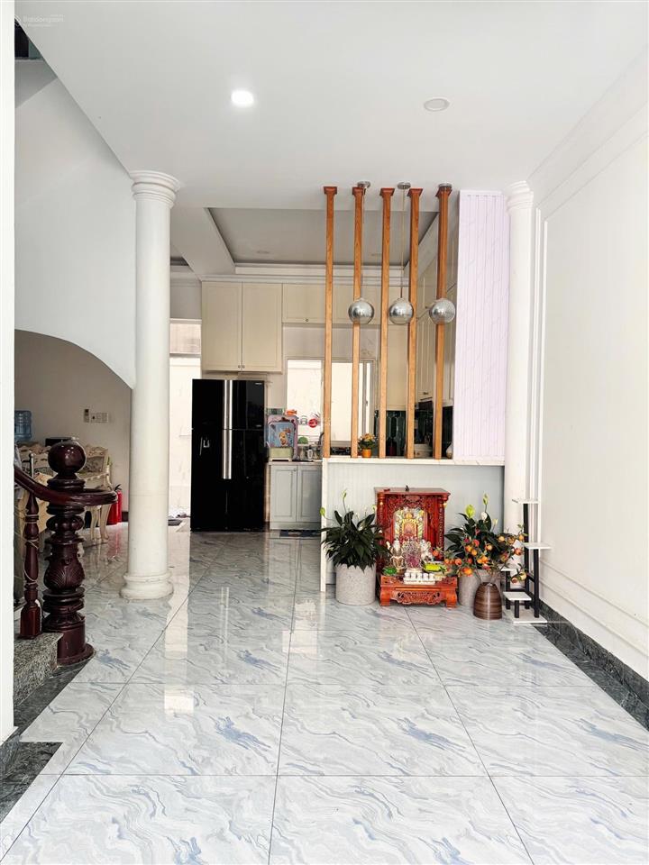 Bán biệt thự 03 tầng the oasis 1, giá 7tỷ. nhà mới, đẹp, thoáng mát, ngang 7m. 1 trệt 02 lầu.